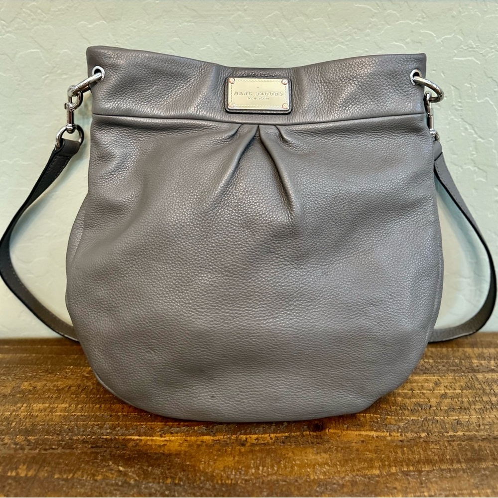 Marc Jacob’s grey shoulder purse